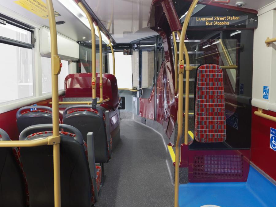 Интерьер Alexander Dennis Enviro400H City 2015 года  (фото 17 из 31)